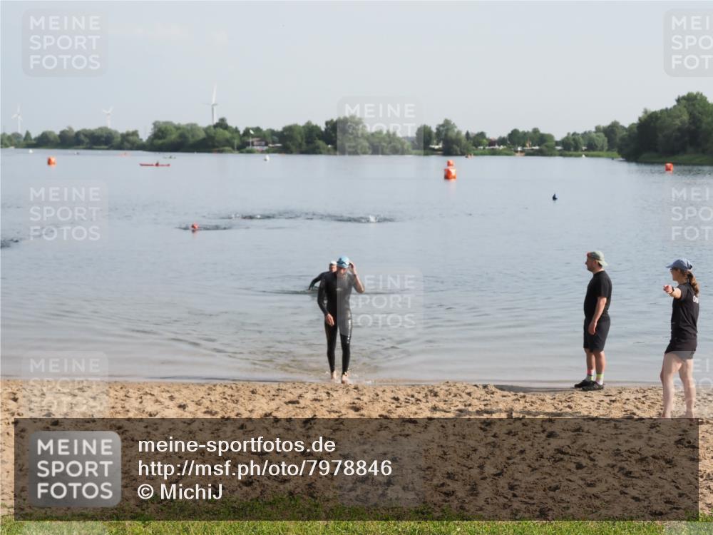 21.06.2025 - 27. Vierlanden-Triathlon MichiJ http://msf.ph/oto/7978846 15.06.2026 08:52:28 Schwimmen 163 meine-sportfotos.de