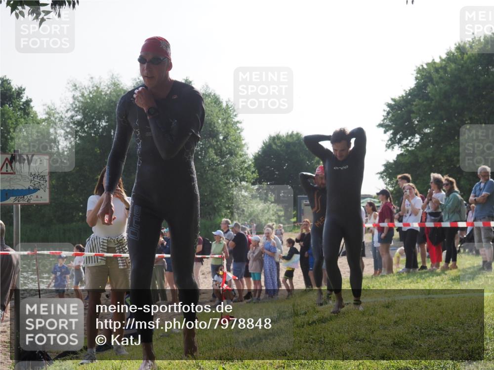 15.06.2025 - 27. Vierlanden-Triathlon KatJ http://msf.ph/oto/7978848 15.06.2025 08:41:21 Schwimmen 22, 109, 111, 138, 176 meine-sportfotos.de