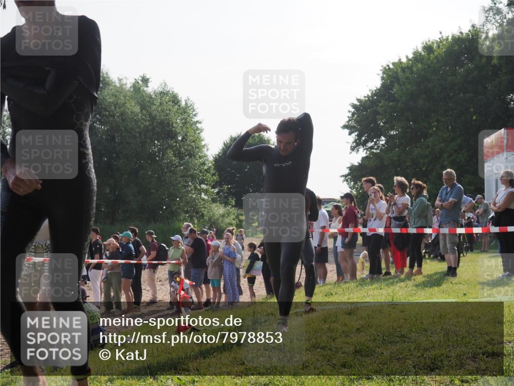 15.06.2025 - 27. Vierlanden-Triathlon KatJ http://msf.ph/oto/7978853 15.06.2025 08:41:21 Schwimmen 22, 109, 111, 138, 176 meine-sportfotos.de