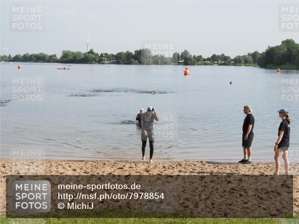 21.06.2025 - 27. Vierlanden-Triathlon MichiJ http://msf.ph/oto/7978854 15.06.2026 08:52:29 Schwimmen 163 meine-sportfotos.de