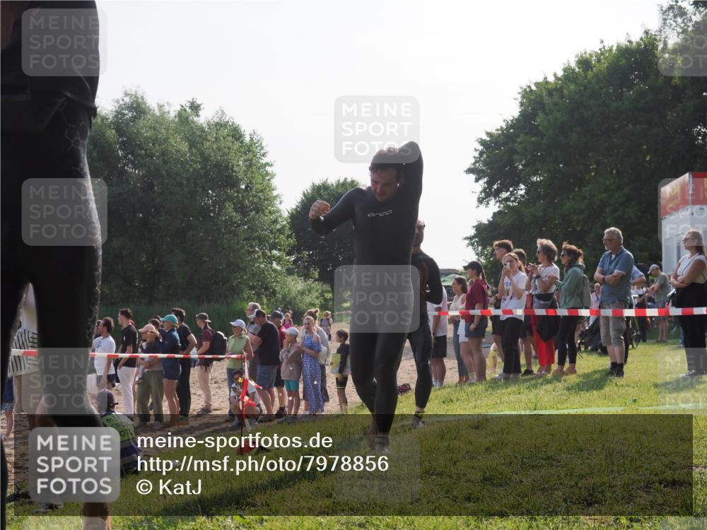 15.06.2025 - 27. Vierlanden-Triathlon KatJ http://msf.ph/oto/7978856 15.06.2025 08:41:21 Schwimmen 22, 109, 111, 138, 176 meine-sportfotos.de