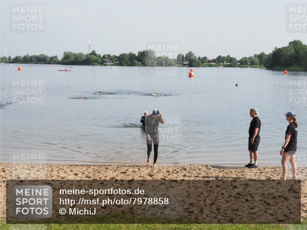 21.06.2025 - 27. Vierlanden-Triathlon MichiJ http://msf.ph/oto/7978858 15.06.2026 08:52:29 Schwimmen 163 meine-sportfotos.de