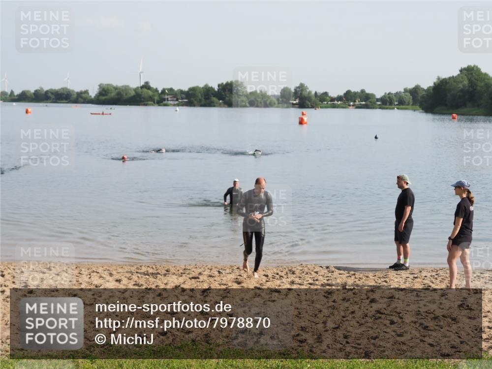 21.06.2025 - 27. Vierlanden-Triathlon MichiJ http://msf.ph/oto/7978870 15.06.2026 08:52:30 Schwimmen 163 meine-sportfotos.de