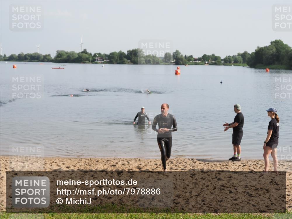 21.06.2025 - 27. Vierlanden-Triathlon MichiJ http://msf.ph/oto/7978886 15.06.2026 08:52:31 Schwimmen 163 meine-sportfotos.de