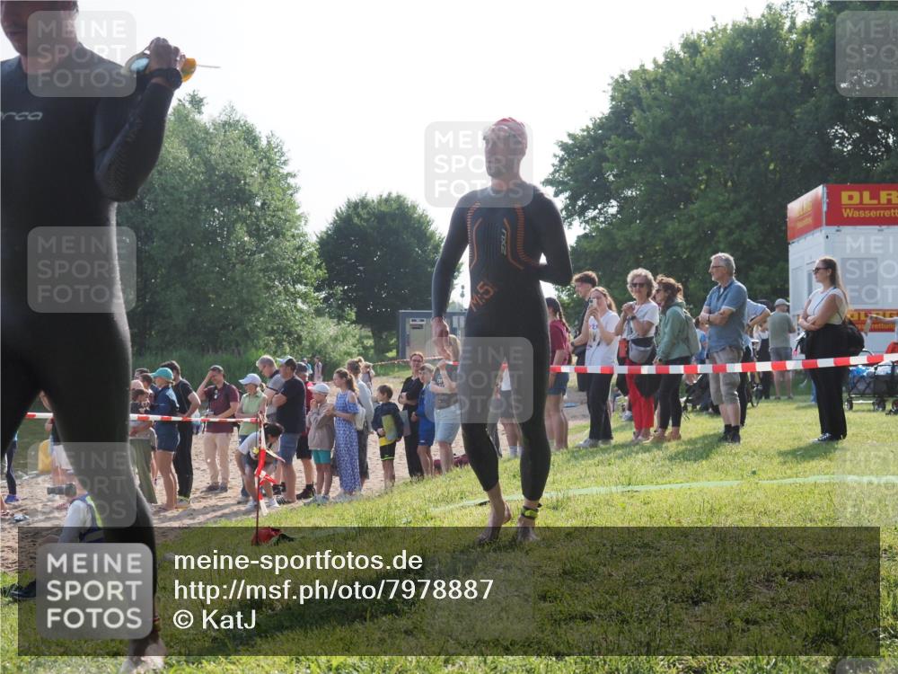 15.06.2025 - 27. Vierlanden-Triathlon KatJ http://msf.ph/oto/7978887 15.06.2025 08:41:24 Schwimmen 22, 111, 138, 176 meine-sportfotos.de