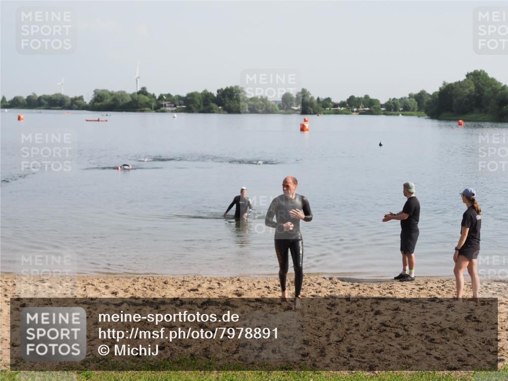 21.06.2025 - 27. Vierlanden-Triathlon MichiJ http://msf.ph/oto/7978891 15.06.2026 08:52:31 Schwimmen 163 meine-sportfotos.de