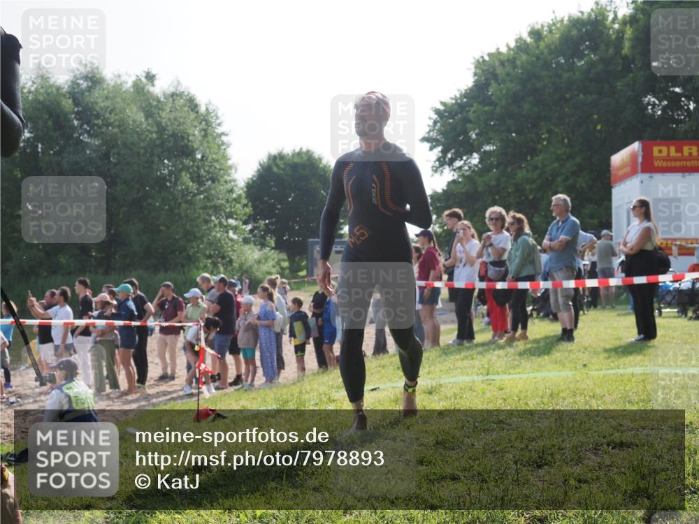15.06.2025 - 27. Vierlanden-Triathlon KatJ http://msf.ph/oto/7978893 15.06.2025 08:41:24 Schwimmen 22, 111, 138, 176 meine-sportfotos.de