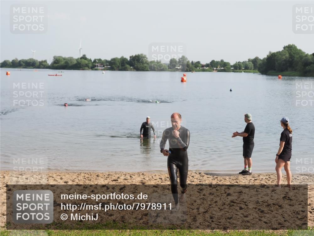 21.06.2025 - 27. Vierlanden-Triathlon MichiJ http://msf.ph/oto/7978911 15.06.2026 08:52:32 Schwimmen 163 meine-sportfotos.de