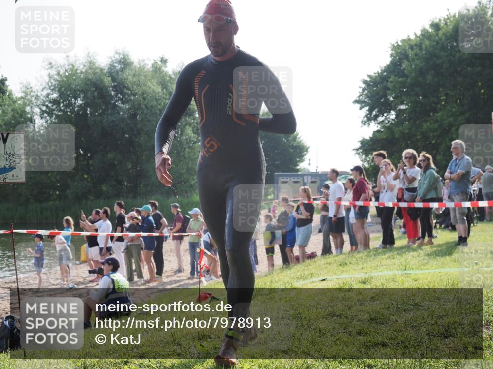 15.06.2025 - 27. Vierlanden-Triathlon KatJ http://msf.ph/oto/7978913 15.06.2025 08:41:25 Schwimmen 22, 111, 138, 176 meine-sportfotos.de