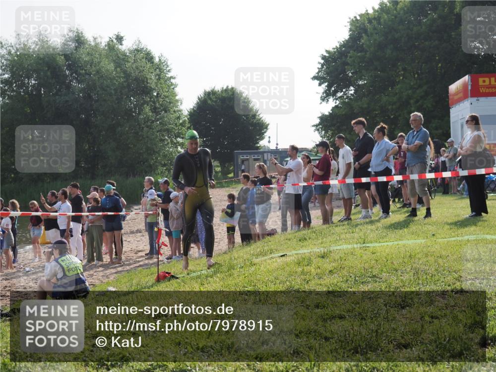 15.06.2025 - 27. Vierlanden-Triathlon KatJ http://msf.ph/oto/7978915 15.06.2025 08:41:48 Schwimmen 122 meine-sportfotos.de