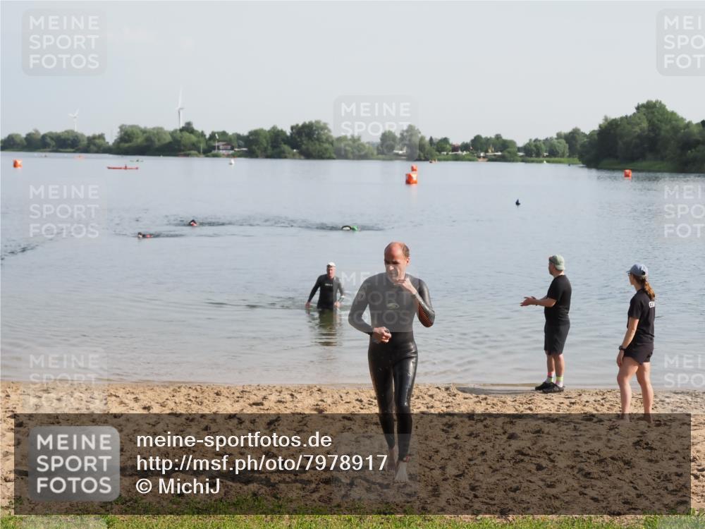 21.06.2025 - 27. Vierlanden-Triathlon MichiJ http://msf.ph/oto/7978917 15.06.2026 08:52:32 Schwimmen 163 meine-sportfotos.de