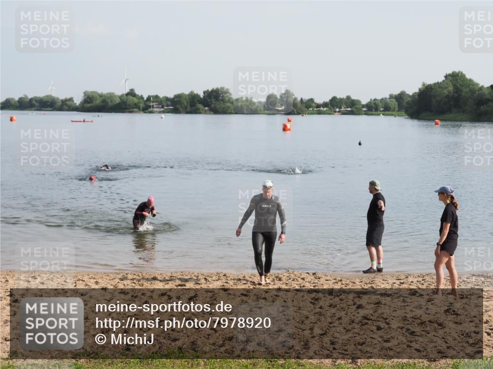 21.06.2025 - 27. Vierlanden-Triathlon MichiJ http://msf.ph/oto/7978920 15.06.2026 08:52:44 Schwimmen 98, 233 meine-sportfotos.de