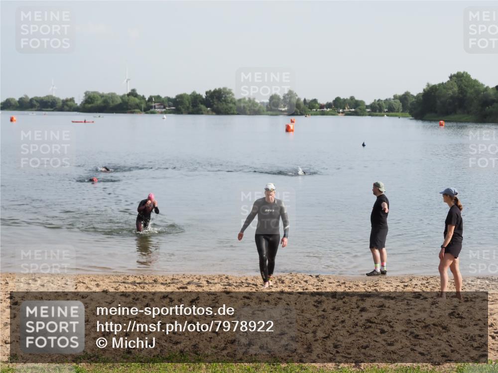 21.06.2025 - 27. Vierlanden-Triathlon MichiJ http://msf.ph/oto/7978922 15.06.2026 08:52:44 Schwimmen 98, 233 meine-sportfotos.de