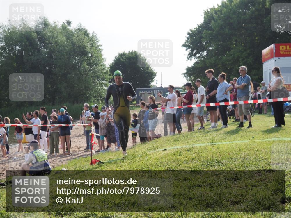 15.06.2025 - 27. Vierlanden-Triathlon KatJ http://msf.ph/oto/7978925 15.06.2025 08:41:49 Schwimmen 122 meine-sportfotos.de