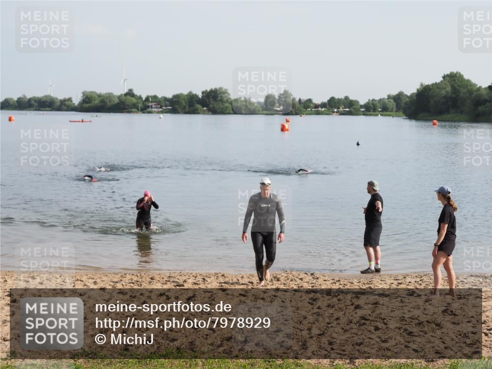 21.06.2025 - 27. Vierlanden-Triathlon MichiJ http://msf.ph/oto/7978929 15.06.2026 08:52:44 Schwimmen 98, 233 meine-sportfotos.de