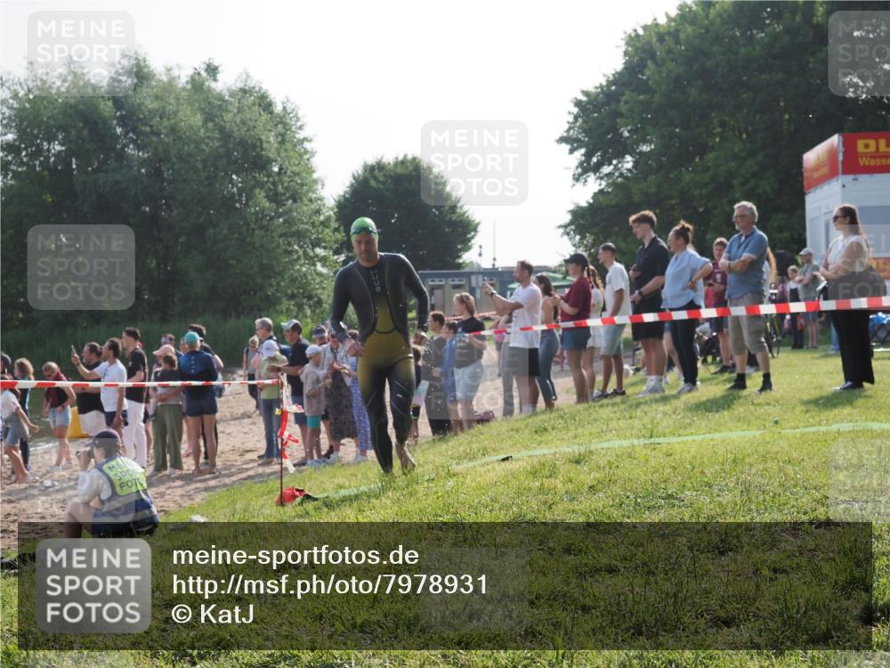 15.06.2025 - 27. Vierlanden-Triathlon KatJ http://msf.ph/oto/7978931 15.06.2025 08:41:49 Schwimmen 122 meine-sportfotos.de