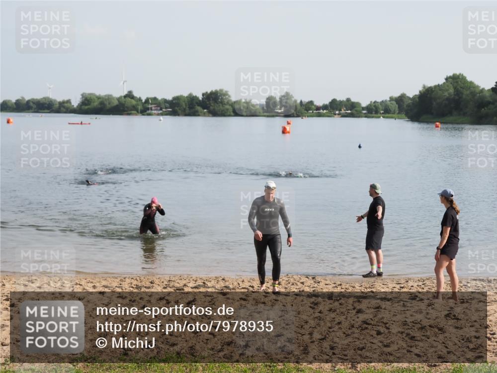 21.06.2025 - 27. Vierlanden-Triathlon MichiJ http://msf.ph/oto/7978935 15.06.2026 08:52:44 Schwimmen 98, 233 meine-sportfotos.de