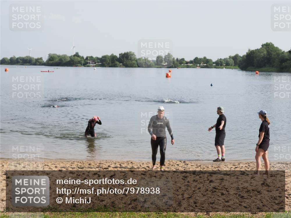 21.06.2025 - 27. Vierlanden-Triathlon MichiJ http://msf.ph/oto/7978938 15.06.2026 08:52:44 Schwimmen 98, 233 meine-sportfotos.de