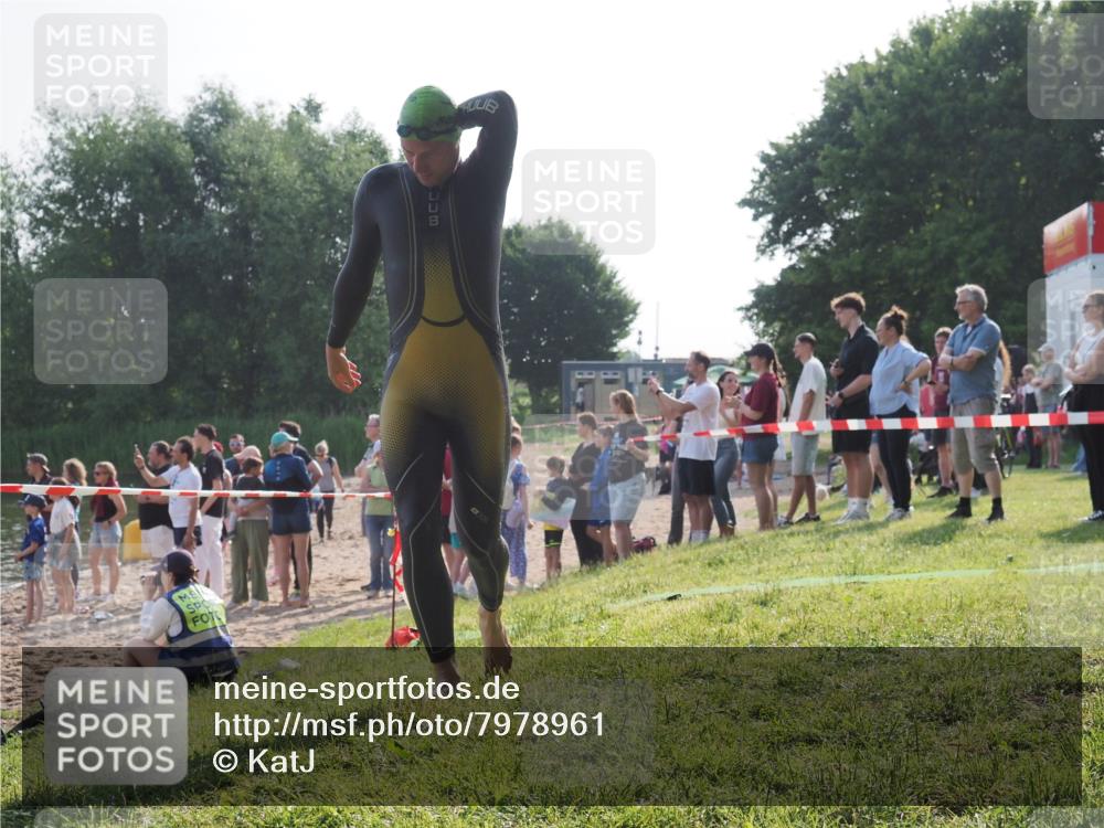 15.06.2025 - 27. Vierlanden-Triathlon KatJ http://msf.ph/oto/7978961 15.06.2025 08:41:51 Schwimmen 122 meine-sportfotos.de