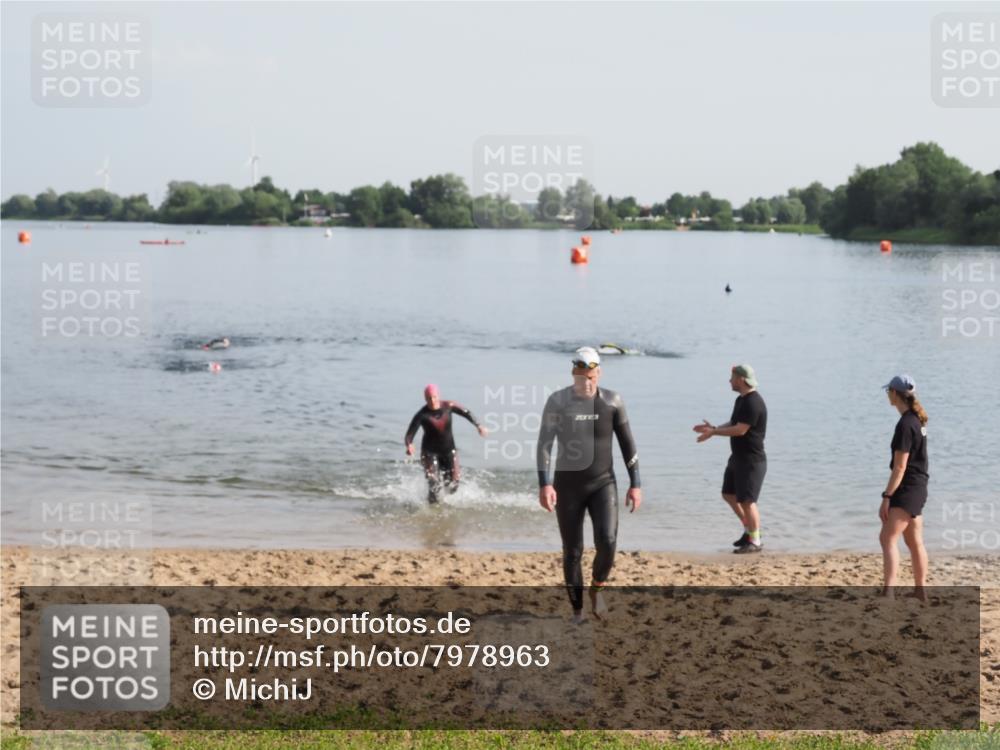 21.06.2025 - 27. Vierlanden-Triathlon MichiJ http://msf.ph/oto/7978963 15.06.2026 08:52:47 Schwimmen 98, 233 meine-sportfotos.de