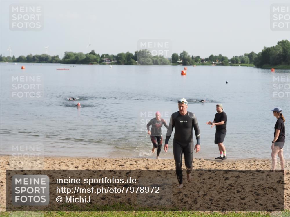 21.06.2025 - 27. Vierlanden-Triathlon MichiJ http://msf.ph/oto/7978972 15.06.2026 08:52:48 Schwimmen 98, 233 meine-sportfotos.de