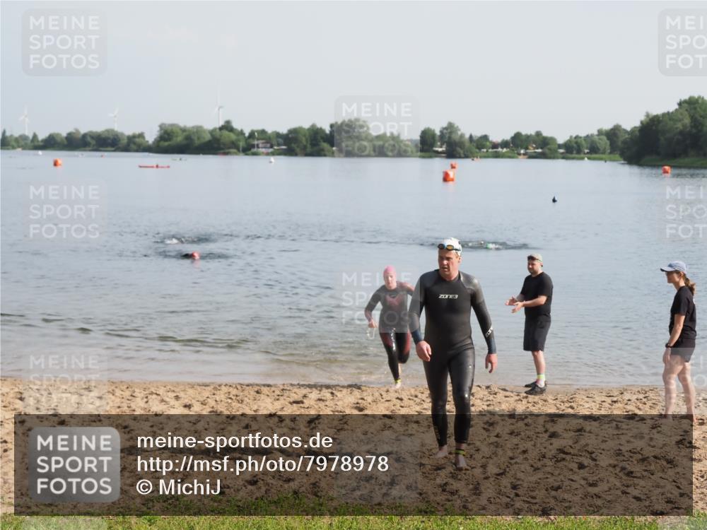 21.06.2025 - 27. Vierlanden-Triathlon MichiJ http://msf.ph/oto/7978978 15.06.2026 08:52:48 Schwimmen 98, 233 meine-sportfotos.de