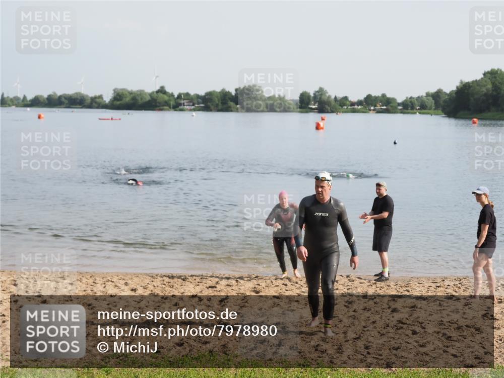 21.06.2025 - 27. Vierlanden-Triathlon MichiJ http://msf.ph/oto/7978980 15.06.2026 08:52:48 Schwimmen 98, 233 meine-sportfotos.de