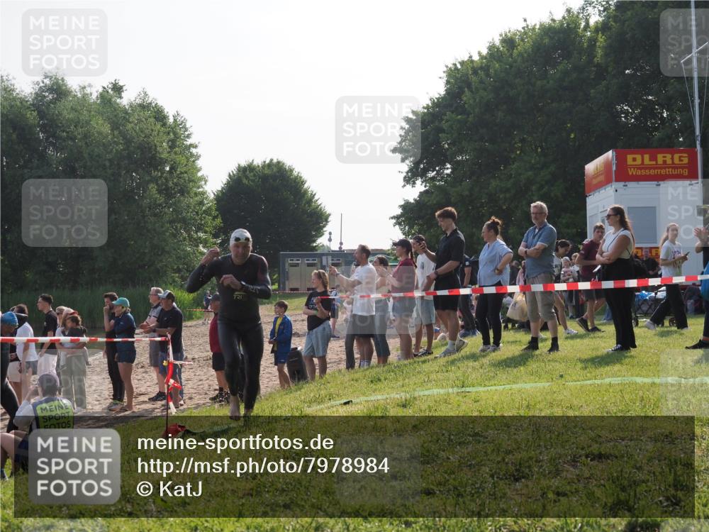 15.06.2025 - 27. Vierlanden-Triathlon KatJ http://msf.ph/oto/7978984 15.06.2025 08:42:10 Schwimmen 121, 128, 135 meine-sportfotos.de