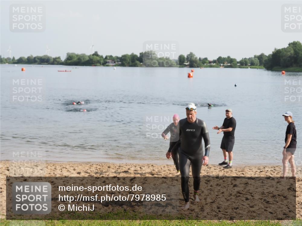21.06.2025 - 27. Vierlanden-Triathlon MichiJ http://msf.ph/oto/7978985 15.06.2026 08:52:49 Schwimmen 98, 233 meine-sportfotos.de