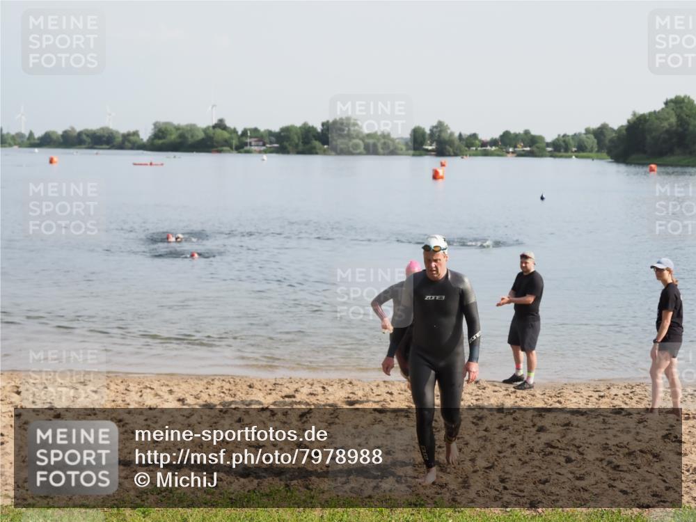 21.06.2025 - 27. Vierlanden-Triathlon MichiJ http://msf.ph/oto/7978988 15.06.2026 08:52:49 Schwimmen 98, 233 meine-sportfotos.de