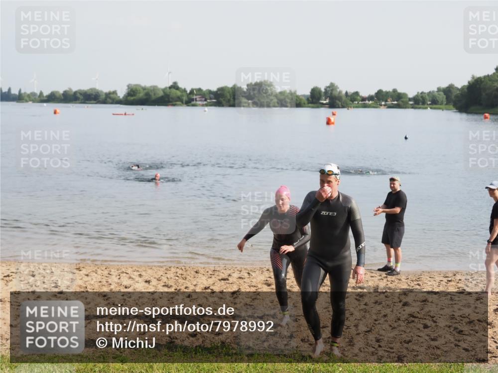 21.06.2025 - 27. Vierlanden-Triathlon MichiJ http://msf.ph/oto/7978992 15.06.2026 08:52:50 Schwimmen 98, 233 meine-sportfotos.de