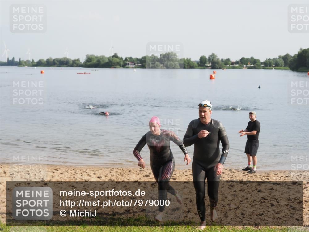 21.06.2025 - 27. Vierlanden-Triathlon MichiJ http://msf.ph/oto/7979000 15.06.2026 08:52:50 Schwimmen 98, 233 meine-sportfotos.de