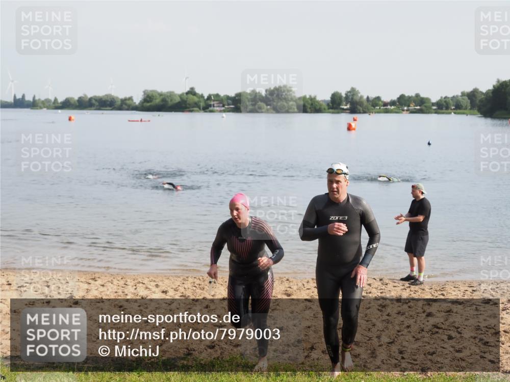 21.06.2025 - 27. Vierlanden-Triathlon MichiJ http://msf.ph/oto/7979003 15.06.2026 08:52:50 Schwimmen 98, 233 meine-sportfotos.de