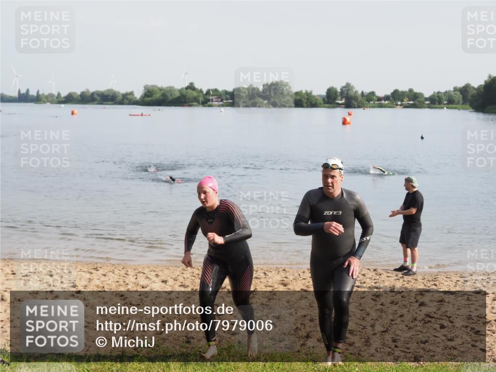 21.06.2025 - 27. Vierlanden-Triathlon MichiJ http://msf.ph/oto/7979006 15.06.2026 08:52:50 Schwimmen 98, 233 meine-sportfotos.de
