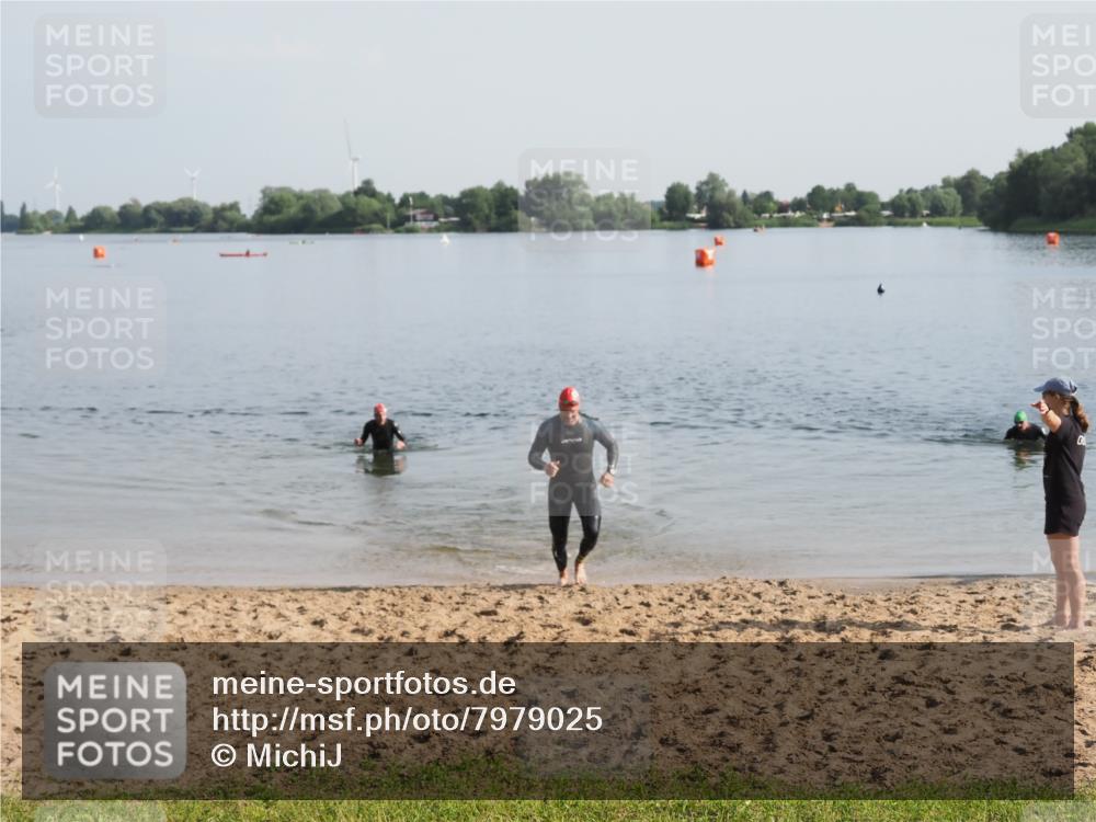 21.06.2025 - 27. Vierlanden-Triathlon MichiJ http://msf.ph/oto/7979025 15.06.2026 08:53:10 Schwimmen 133 meine-sportfotos.de