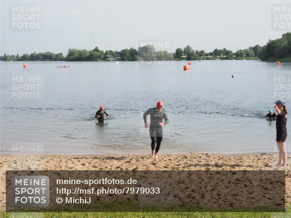 21.06.2025 - 27. Vierlanden-Triathlon MichiJ http://msf.ph/oto/7979033 15.06.2026 08:53:11 Schwimmen 133 meine-sportfotos.de