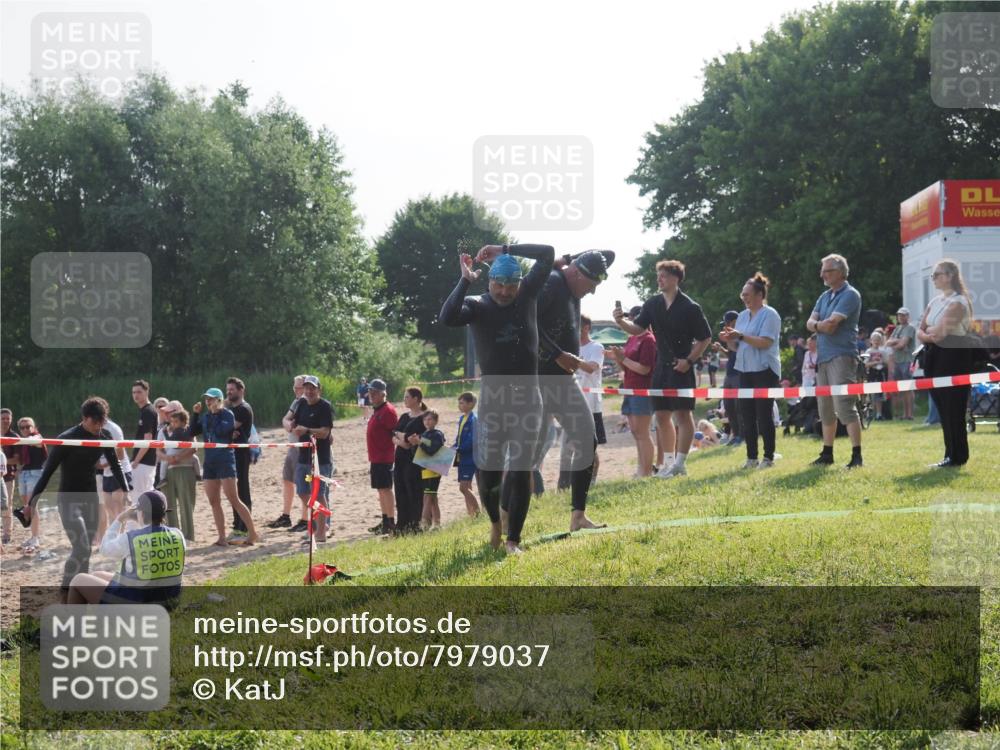 15.06.2025 - 27. Vierlanden-Triathlon KatJ http://msf.ph/oto/7979037 15.06.2025 08:42:15 Schwimmen 71, 121, 128, 135, 191 meine-sportfotos.de