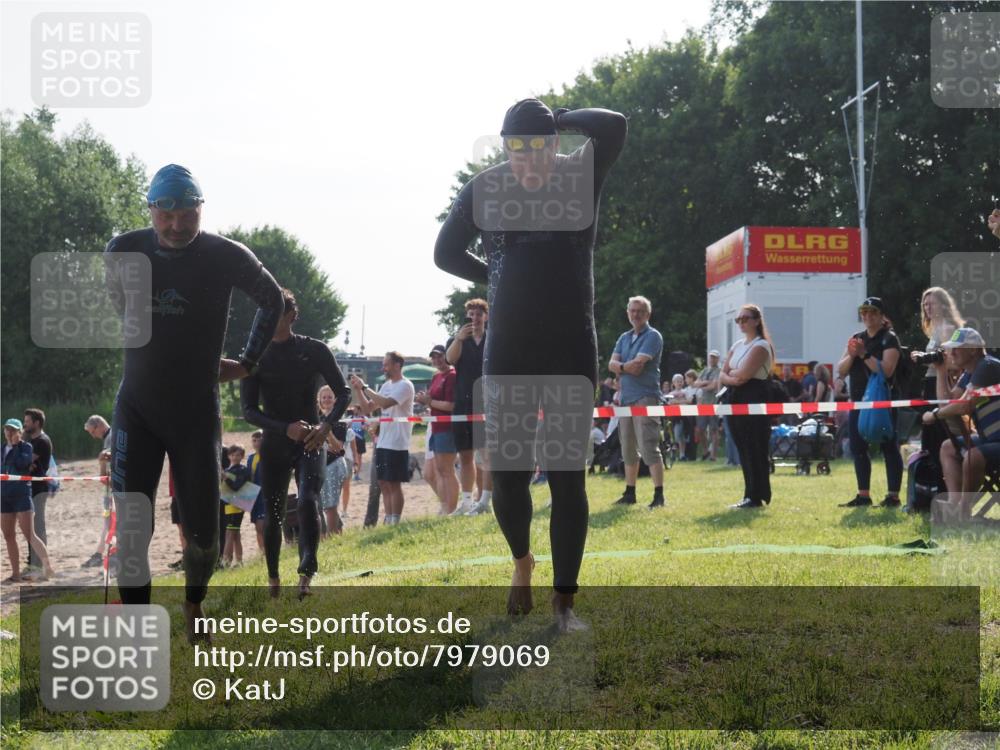 15.06.2025 - 27. Vierlanden-Triathlon KatJ http://msf.ph/oto/7979069 15.06.2025 08:42:18 Schwimmen 71, 121, 128, 135, 191 meine-sportfotos.de