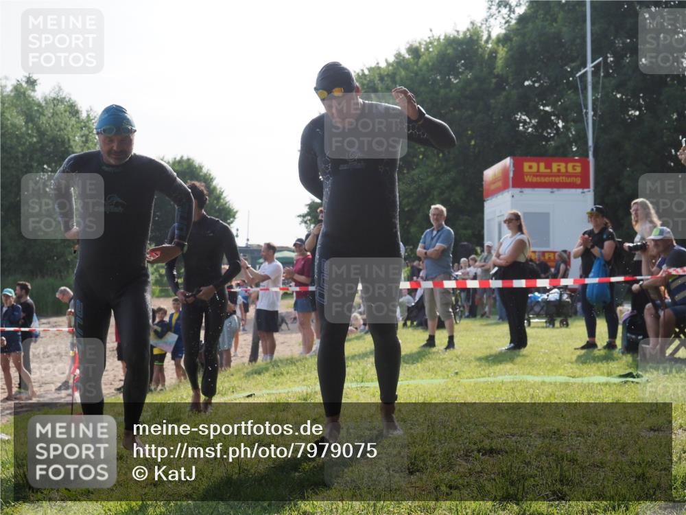 15.06.2025 - 27. Vierlanden-Triathlon KatJ http://msf.ph/oto/7979075 15.06.2025 08:42:18 Schwimmen 71, 121, 128, 135, 191 meine-sportfotos.de