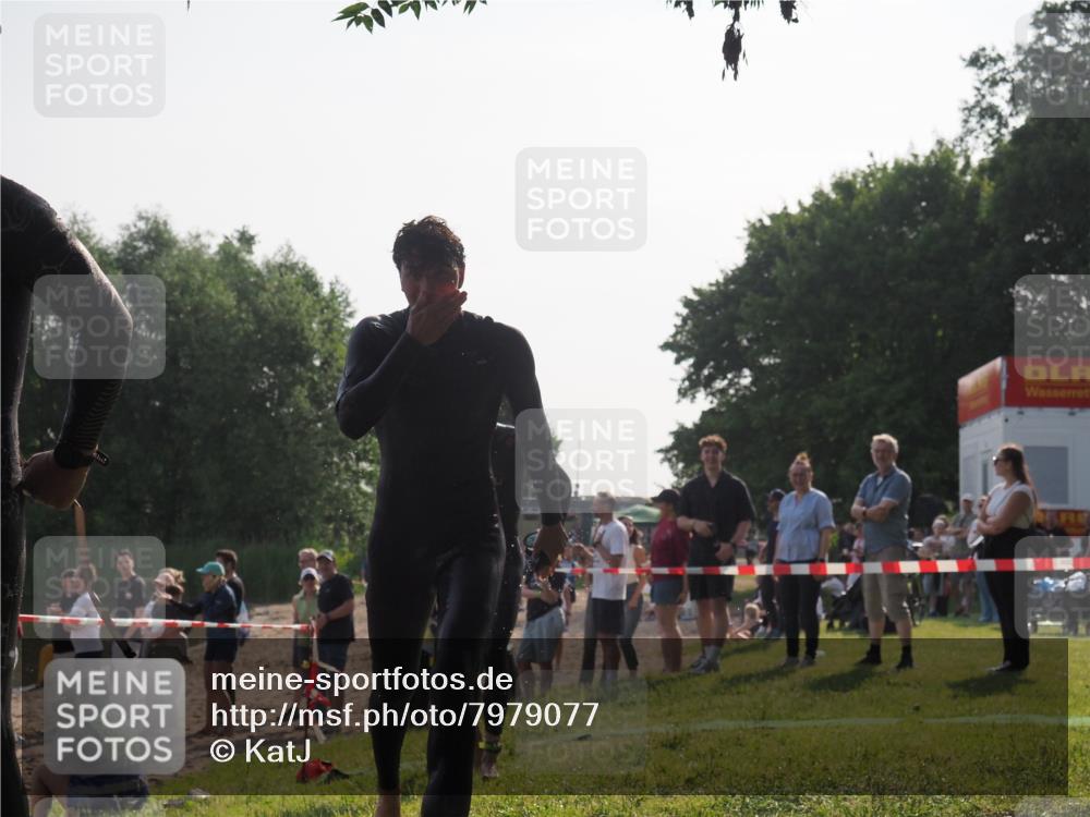 15.06.2025 - 27. Vierlanden-Triathlon KatJ http://msf.ph/oto/7979077 15.06.2025 08:42:21 Schwimmen 71, 121, 135, 191 meine-sportfotos.de