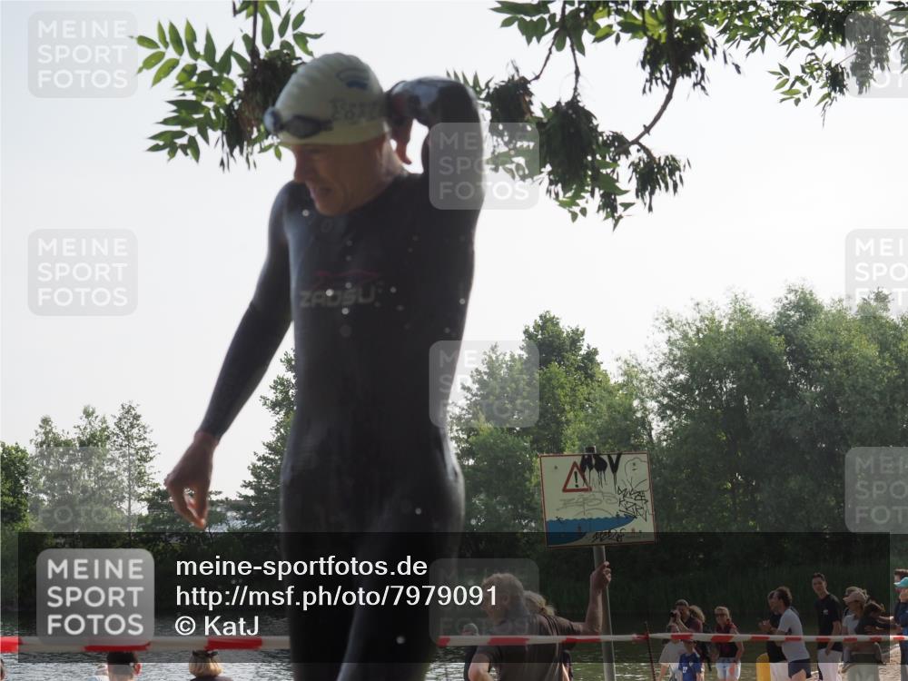 15.06.2025 - 27. Vierlanden-Triathlon KatJ http://msf.ph/oto/7979091 15.06.2025 08:42:24 Schwimmen 71, 135, 191 meine-sportfotos.de