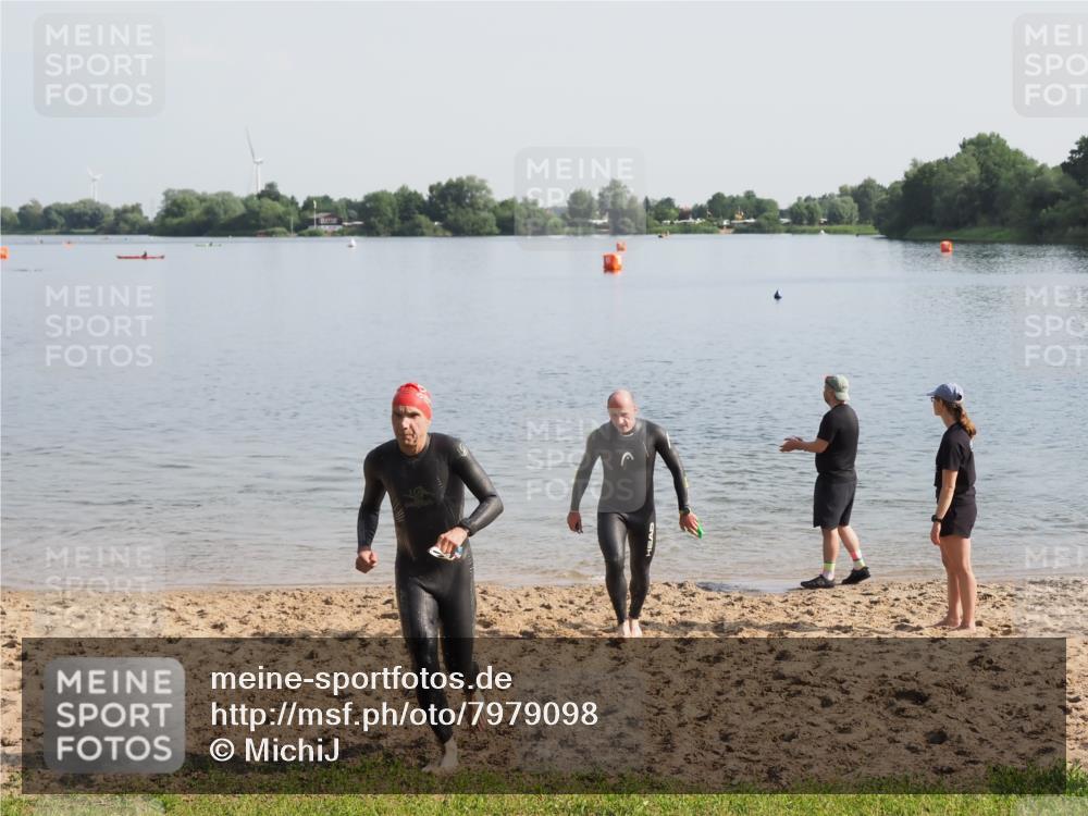 21.06.2025 - 27. Vierlanden-Triathlon MichiJ http://msf.ph/oto/7979098 15.06.2026 08:53:22 Schwimmen 162, 169 meine-sportfotos.de