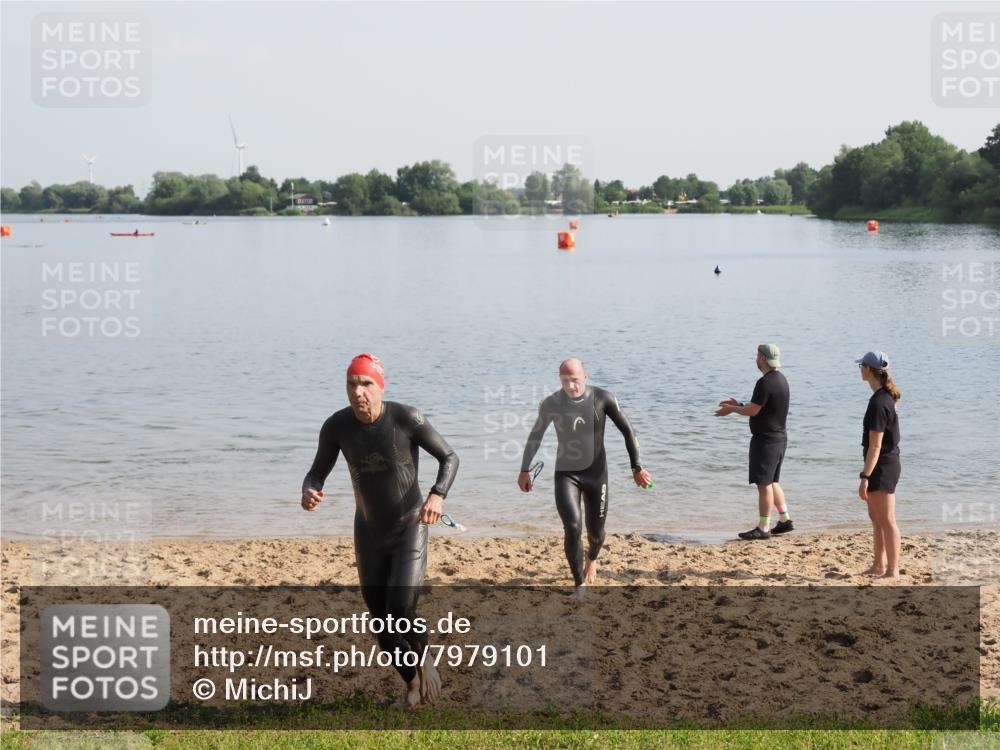 21.06.2025 - 27. Vierlanden-Triathlon MichiJ http://msf.ph/oto/7979101 15.06.2026 08:53:22 Schwimmen 162, 169 meine-sportfotos.de