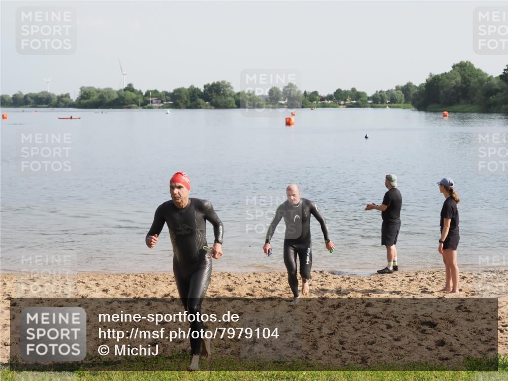 21.06.2025 - 27. Vierlanden-Triathlon MichiJ http://msf.ph/oto/7979104 15.06.2026 08:53:22 Schwimmen 162, 169 meine-sportfotos.de
