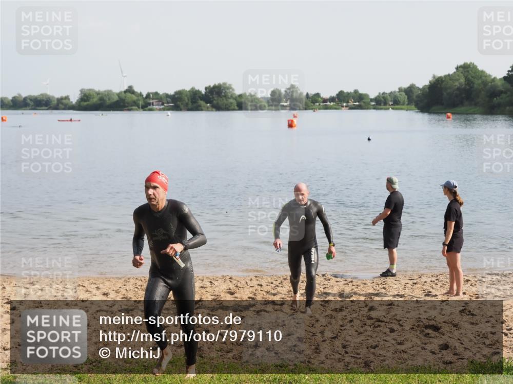 21.06.2025 - 27. Vierlanden-Triathlon MichiJ http://msf.ph/oto/7979110 15.06.2026 08:53:22 Schwimmen 162, 169 meine-sportfotos.de