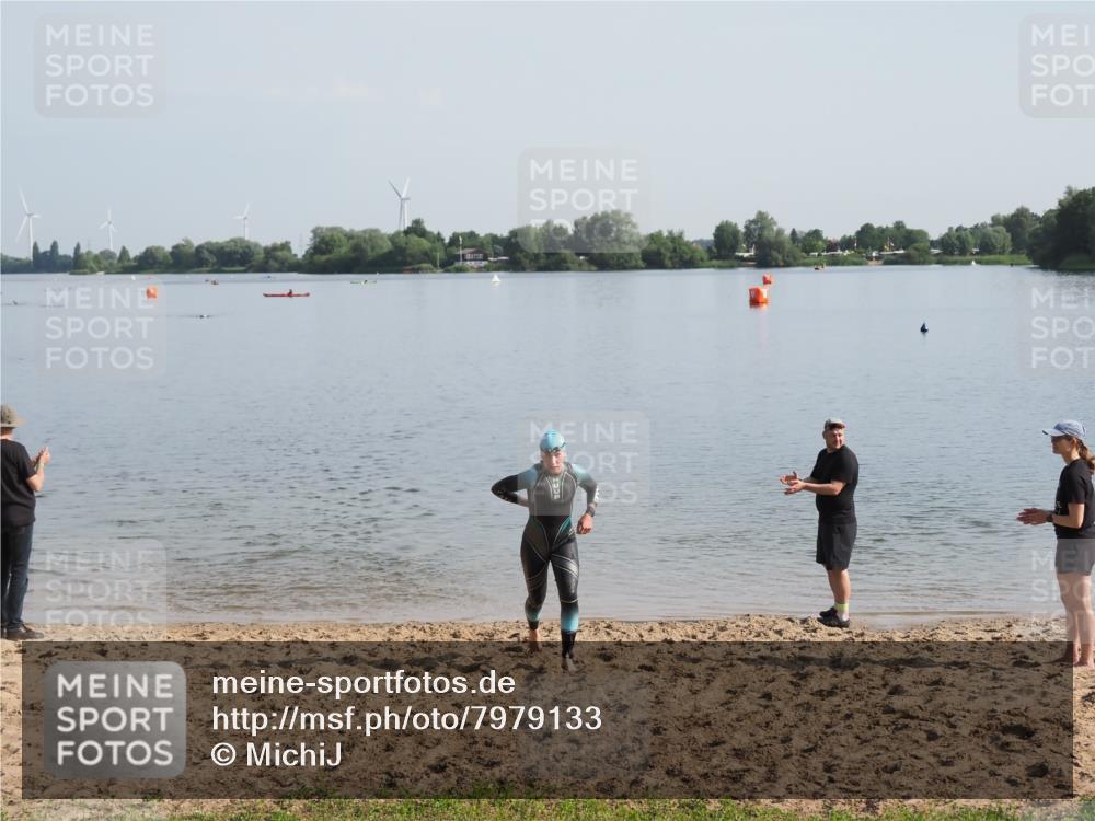 21.06.2025 - 27. Vierlanden-Triathlon MichiJ http://msf.ph/oto/7979133 15.06.2026 08:53:45 Schwimmen 202 meine-sportfotos.de