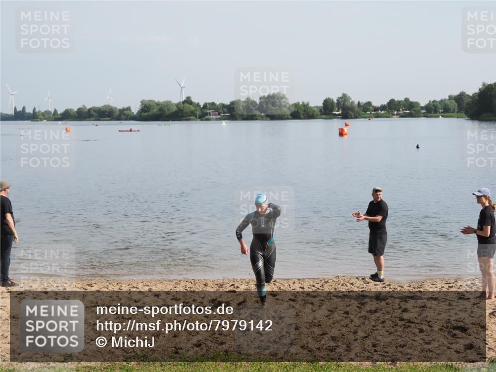 21.06.2025 - 27. Vierlanden-Triathlon MichiJ http://msf.ph/oto/7979142 15.06.2026 08:53:45 Schwimmen 202 meine-sportfotos.de