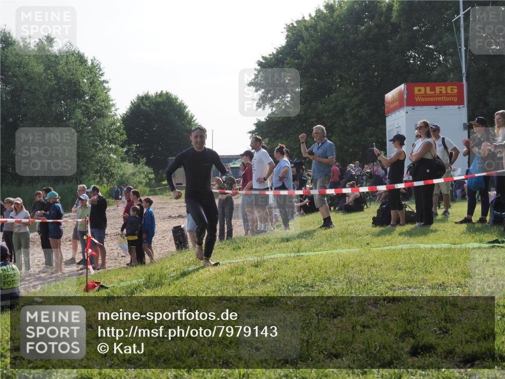 15.06.2025 - 27. Vierlanden-Triathlon KatJ http://msf.ph/oto/7979143 15.06.2025 08:43:02 Schwimmen 18, 72, 137, 154 meine-sportfotos.de