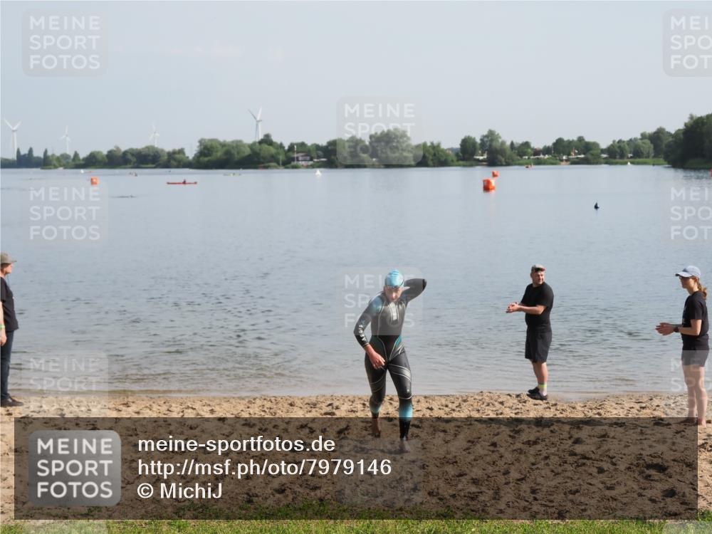 21.06.2025 - 27. Vierlanden-Triathlon MichiJ http://msf.ph/oto/7979146 15.06.2026 08:53:46 Schwimmen 202 meine-sportfotos.de