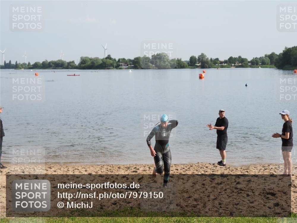 21.06.2025 - 27. Vierlanden-Triathlon MichiJ http://msf.ph/oto/7979150 15.06.2026 08:53:46 Schwimmen 202 meine-sportfotos.de